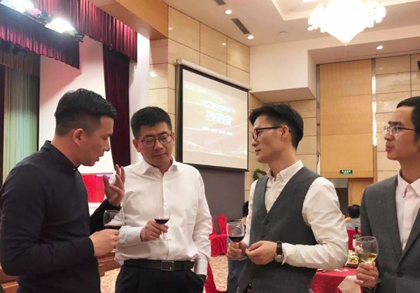 红旗无缝墙布受邀参加居然之家＆家居软装行业合作峰会！