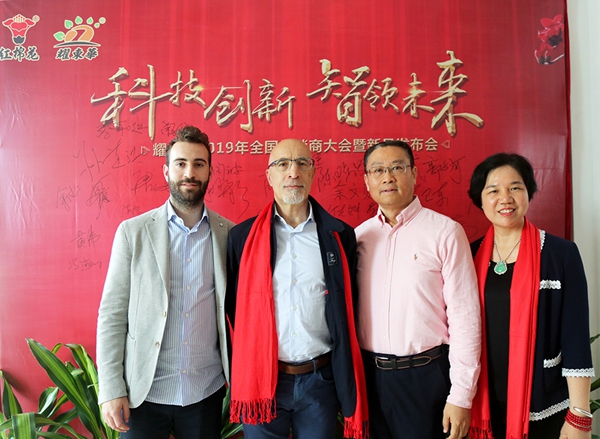耀东华2019新品发布，经销商签约订购火爆！