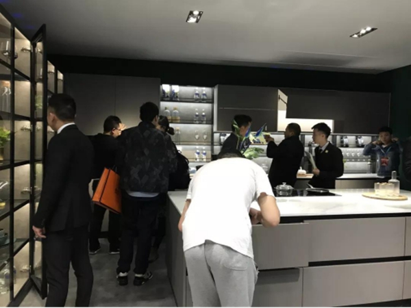 联邦高登全屋定制广州&上海展会大放异彩,奢适生活广受好评