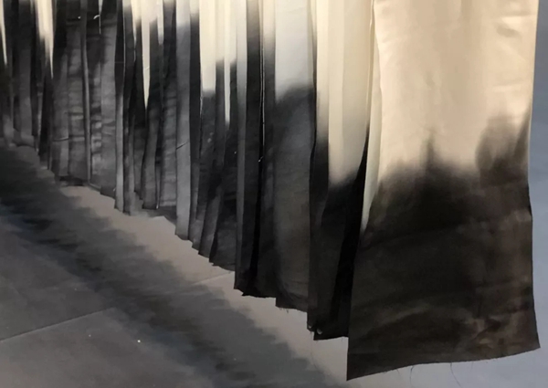 雅诗澜无缝墙布带你逛2019米兰家具展，这些攻略请接好！