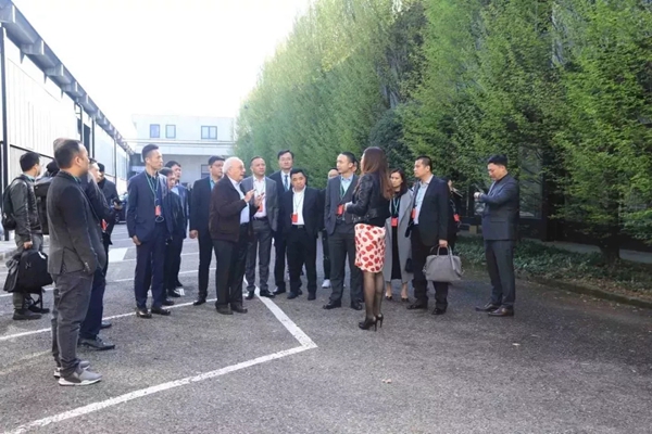 雅诗澜无缝墙布受邀深入Boffi集团考察交流,共同品鉴潮流生活!