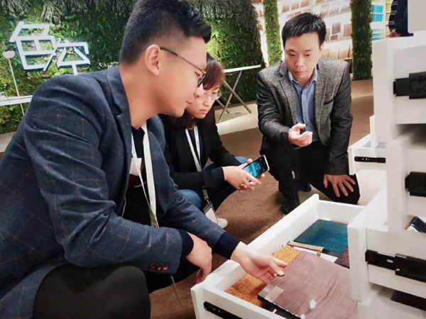 三月家居界盛事不断，全国各地的宣伟华润展示中心迎参观潮