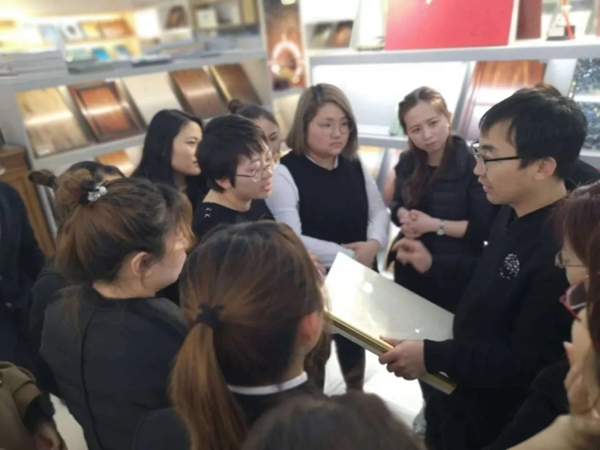 三月家居界盛事不断，全国各地的宣伟华润展示中心迎参观潮