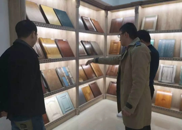 三月家居界盛事不断，全国各地的宣伟华润展示中心迎参观潮