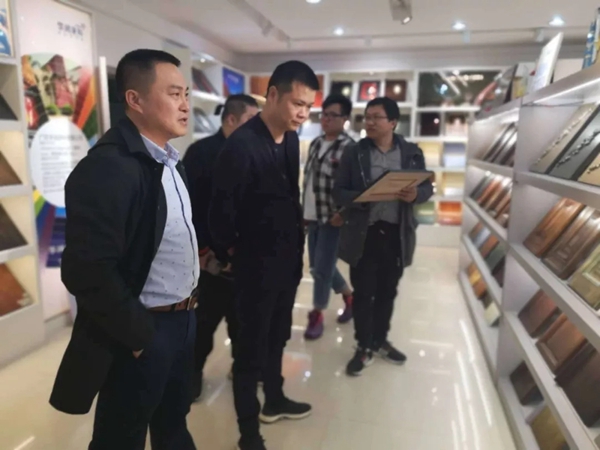 三月家居界盛事不断，全国各地的宣伟华润展示中心迎参观潮