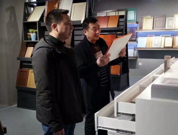三月家居界盛事不断，全国各地的宣伟华润展示中心迎参观潮