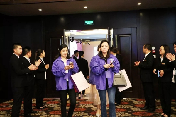 雅绣墙布“慧势赋能”2019全国经销商大会顺利开幕！