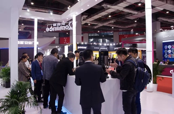 罗曼斯智能锁惊艳亮相2019年中国建博会（上海），引领行业进化升级