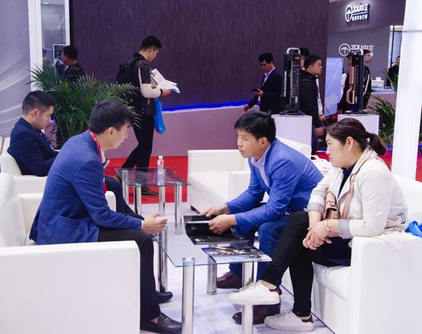 罗曼斯智能锁惊艳亮相2019年中国建博会（上海），引领行业进化升级
