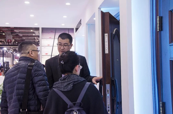 罗曼斯智能锁惊艳亮相2019年中国建博会（上海），引领行业进化升级