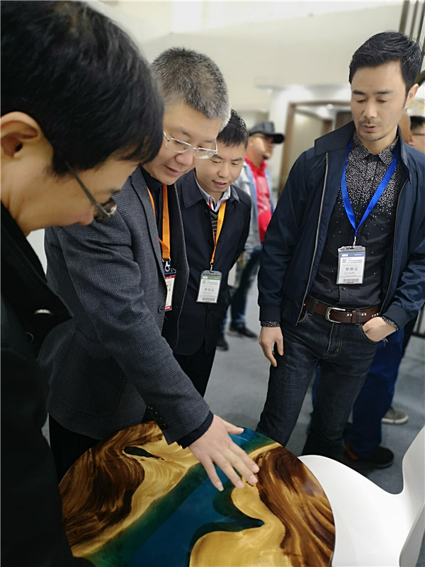江山门业企业积极开放交流，提升区域实力