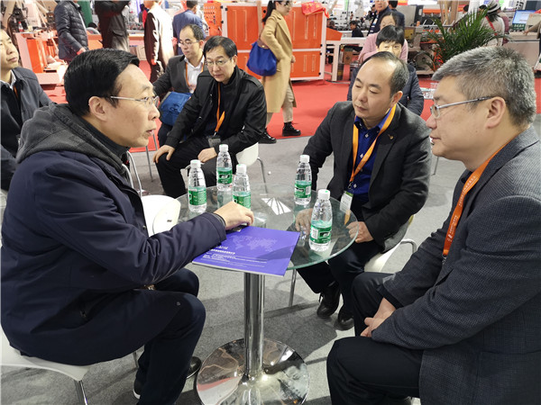 江山门业企业积极开放交流，提升区域实力