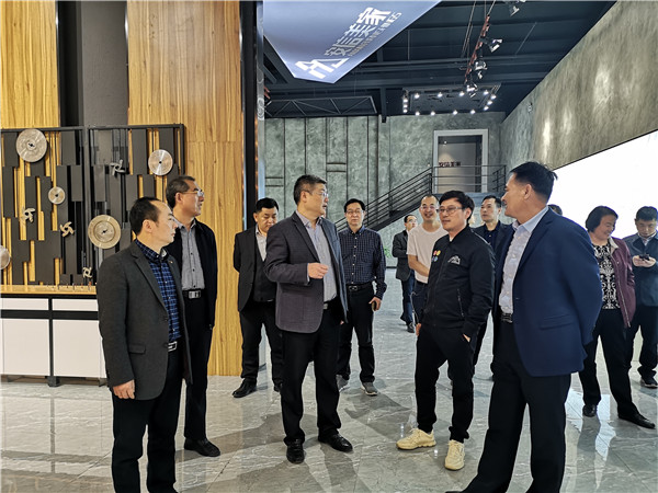 江山门业企业积极开放交流，提升区域实力