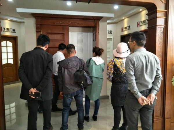 山西经销商组团到访千鼎木门，参观考察共谋千鼎发展大计！