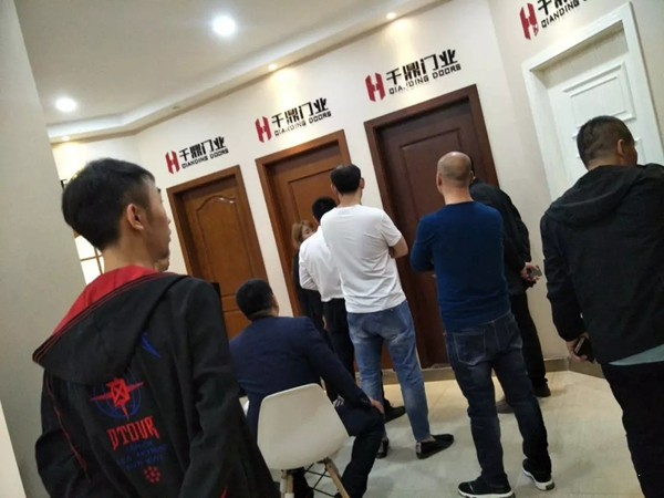 山西经销商组团到访千鼎木门，参观考察共谋千鼎发展大计！