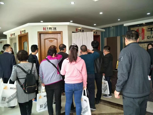 山西经销商组团到访千鼎木门，参观考察共谋千鼎发展大计！