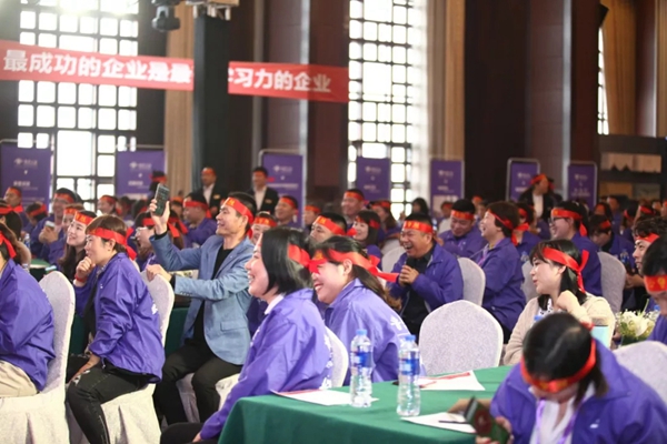 雅绣墙布2019全国经销商大会完美收官，未来将为终端持续赋能！
