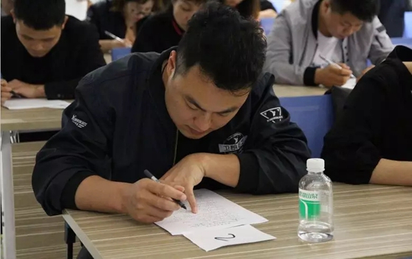 卫朗铝艺2019年第一节培训班顺利结业，带你正式认识卫朗！