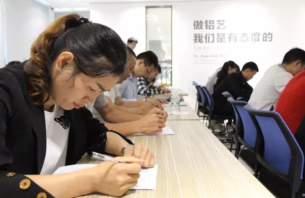 卫朗铝艺2019年第一节培训班顺利结业，带你正式认识卫朗！