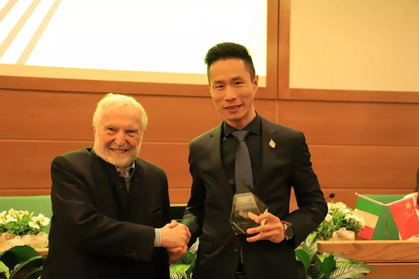 可罗雅墙布荣获意大利家居大奖“ISHTAR”,展示中国力量!
