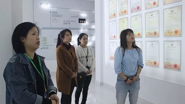 王力玉米木门智囊团莅临公司调研