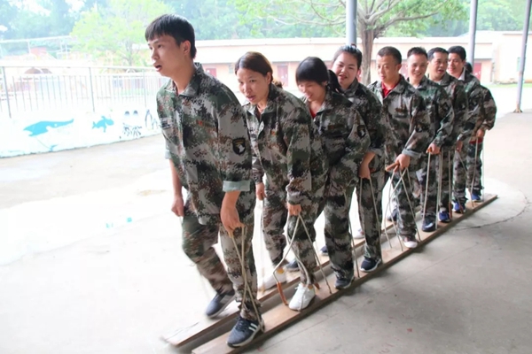 汉森门窗“熔炼团队,创造梦想”主题户外拓展活动取得圆满成功!