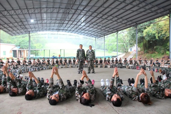 汉森门窗“熔炼团队,创造梦想”主题户外拓展活动取得圆满成功!