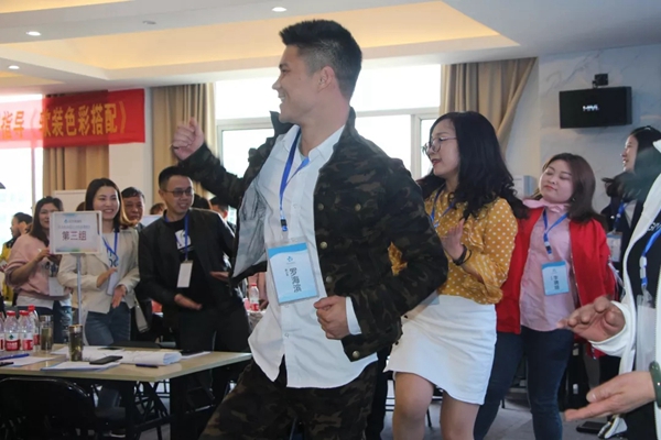欧仕莱墙布S+商学院“我为色彩狂” 正式开课啦！
