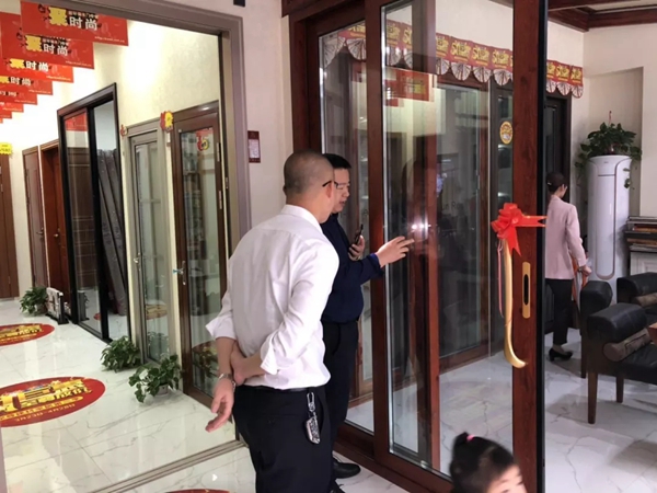卡诺门窗董事长熊林国走访全国市场，与经销商深入交流