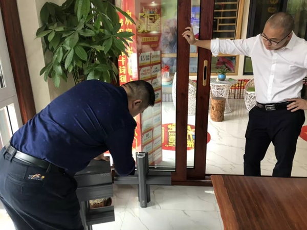 卡诺门窗董事长熊林国走访全国市场，与经销商深入交流