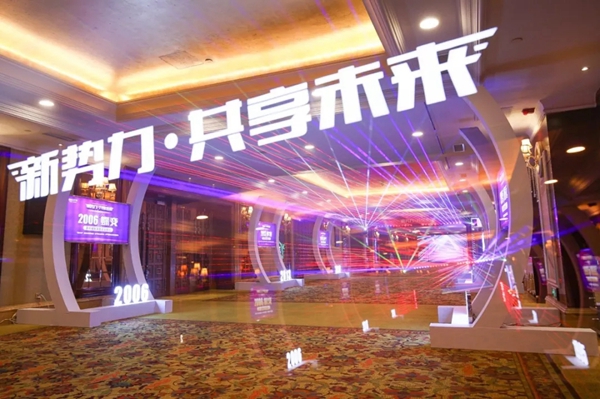展志天华优秀经销商开启迪拜之旅，感受世界名城的创新活力！