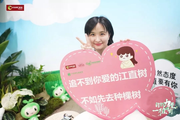 大自然家居“梭梭吧”现身闹市街头,引发众人打卡围观!