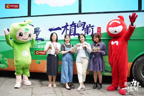 大自然家居“梭梭吧”现身闹市街头,引发众人打卡围观!