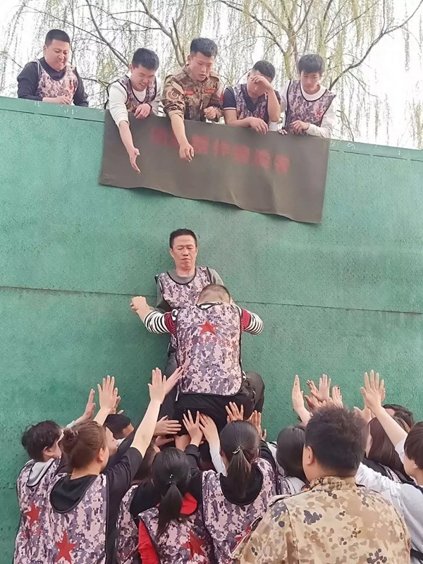 孟氏铁军团队拓展训练完美闭营