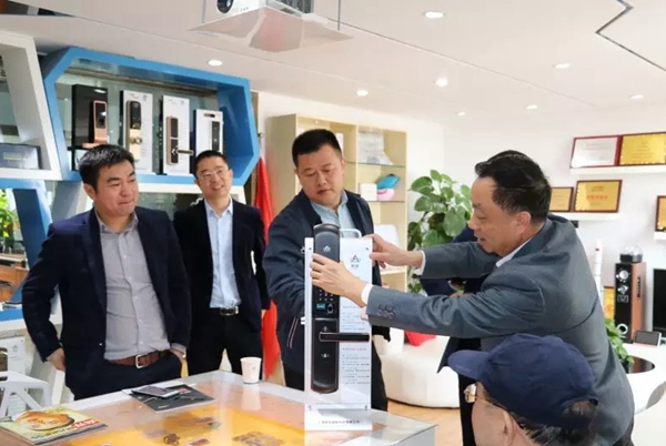 砺安智能锁迎接赣州市政协华旭明副主席一行来访考察