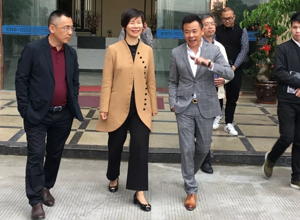 钜士智能锁迎接黄慧县长一行莅临调研指导工作
