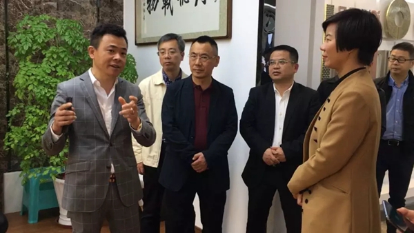钜士智能锁迎接黄慧县长一行莅临调研指导工作