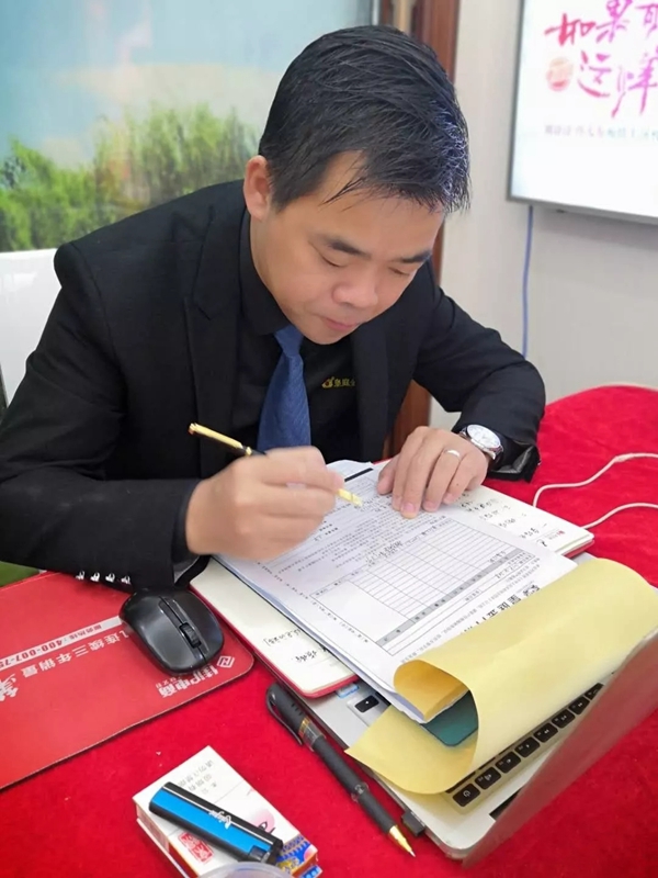 皇庭金门湖北建始店三周年庆典及总裁签售会圆满举行