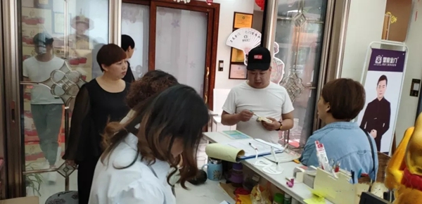 皇庭金门湖北建始店三周年庆典及总裁签售会圆满举行