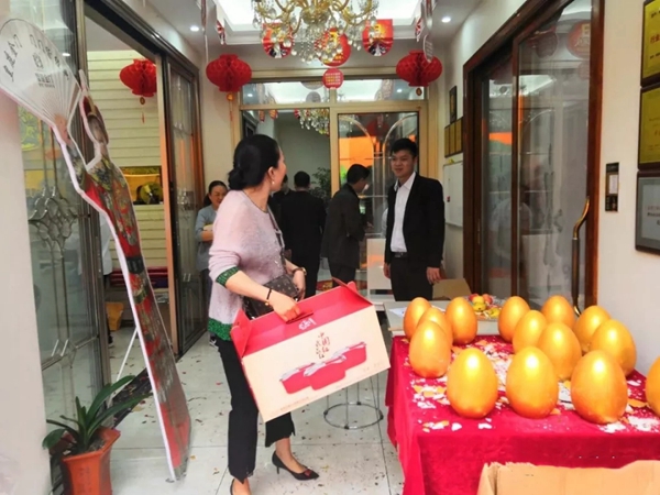 皇庭金门湖北建始店三周年庆典及总裁签售会圆满举行