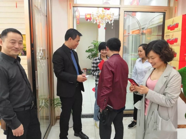皇庭金门湖北建始店三周年庆典及总裁签售会圆满举行