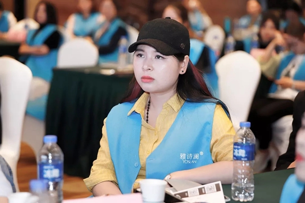 雅诗澜无缝墙布2019客户培训会苏州站首站开启!