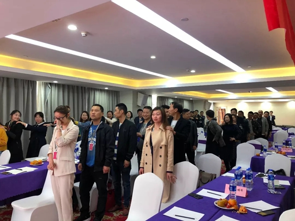 红宝石墙布全国巡回公开课第一站启动，共同打开财富之门！