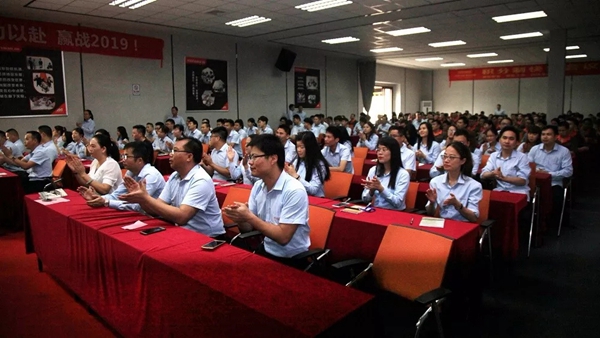 裕安门窗打造标杆市场誓师大会顺利举行