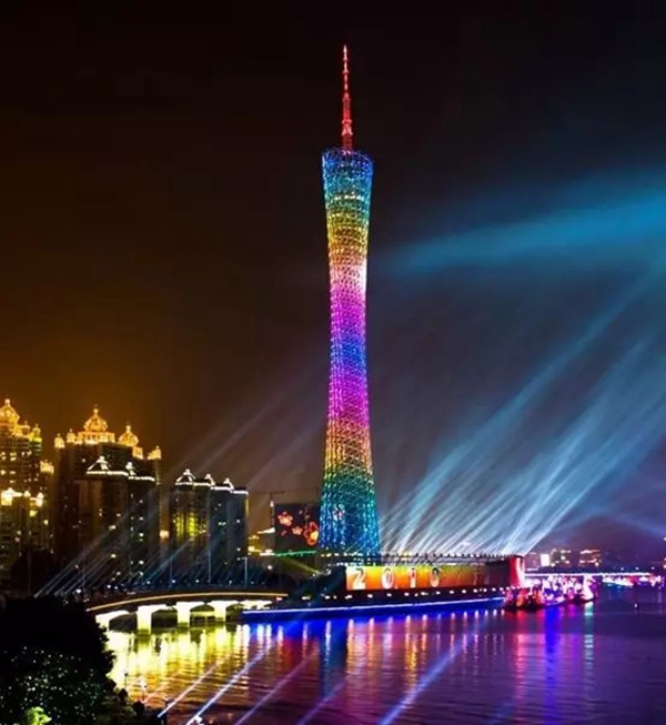 好莱客世界无醛日“爆灯”广州塔，为绿色环保生活爆灯