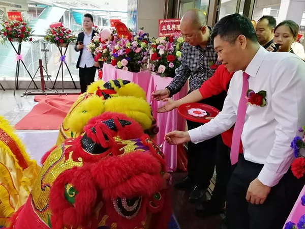 派雅门窗广东清远500方旗舰店盛大开业,开业当日营业额破200万!