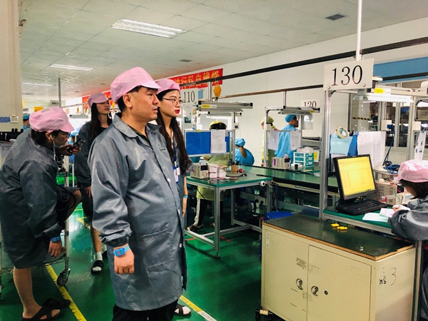 2019中国建博葵花奖智能家居调研团一行考察并采访名门静音门锁