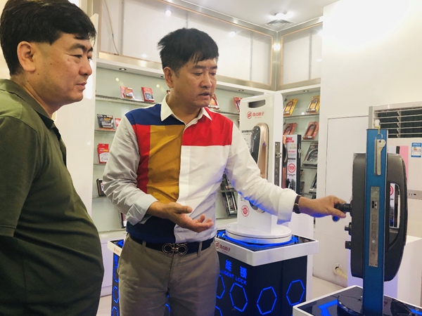 金点原子智能锁迎接2019中国建博葵花奖智能家居调研团一行莅临指导