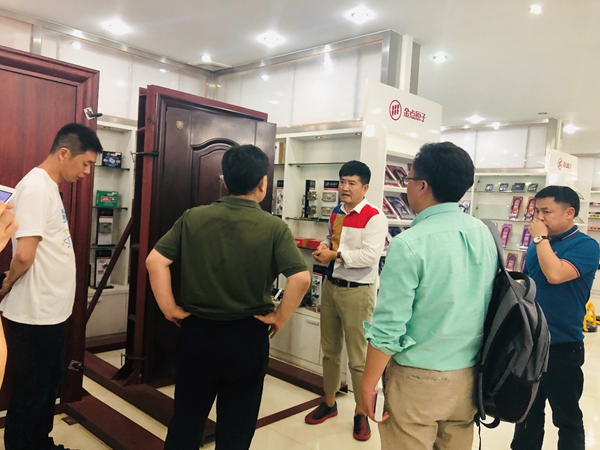 金点原子智能锁迎接2019中国建博葵花奖智能家居调研团一行莅临指导