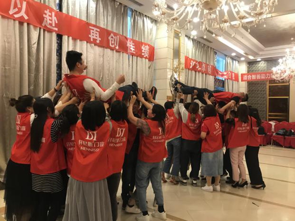 轩尼斯门窗“大牌欢乐购”正式启动,全国多地奏响欢乐颂